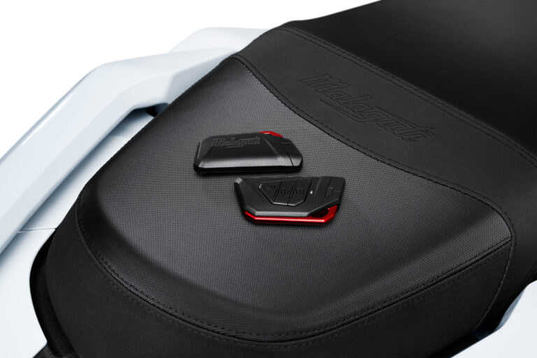 LOW_Final_24MADISON-300-CU_KEY-LESS-RGB-2048x1365